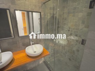 Appartement à vendre à Racine. 4 pièces. Bien meublé - Appartement à vendre - Casablanca