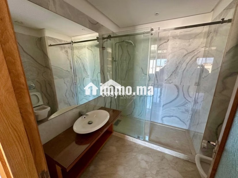 Racine, apprtement vide spacieux et avec une belle terasse - Location Immobilier - Casablanca - photo 7