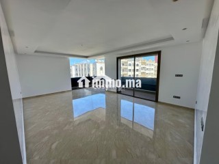 Racine, apprtement vide spacieux et avec une belle terasse - Appartement à louer - Casablanca