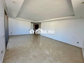 Racine, apprtement vide spacieux et avec une belle terasse - Appartement à louer - Casablanca