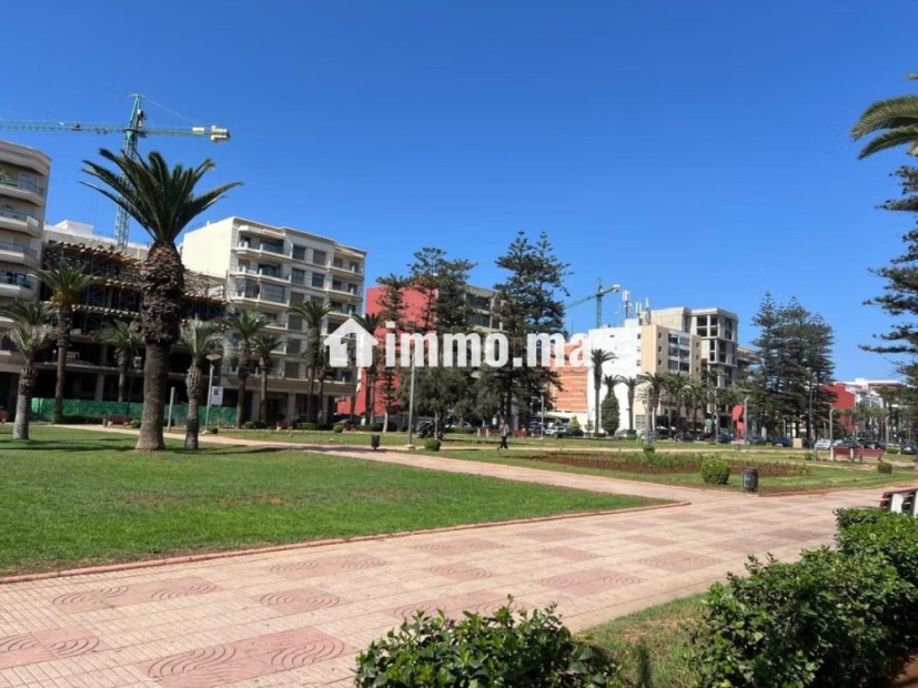 Magazin au parc vue extérieure bien situé et visible - Location Immobilier - Mohammedia - photo 2