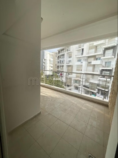 Appartement en vente à Riyad. 3 grandes pièces. Garage et terrasse - Vente Immobilier - Rabat - photo 3