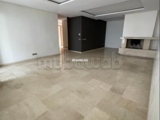 Appartement en vente à Riyad. 3 grandes pièces. Garage et terrasse - Appartement à vendre - Rabat