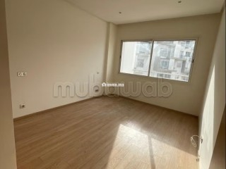 Appartement en vente à Riyad. 3 grandes pièces. Garage et terrasse - Appartement à vendre - Rabat