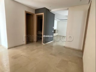 Appartement en vente à Riyad. 3 grandes pièces. Garage et terrasse - Appartement à vendre - Rabat