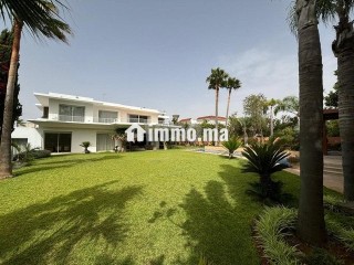 Superbe villa avec piscine à louer à Souissi - Villa à louer - Rabat