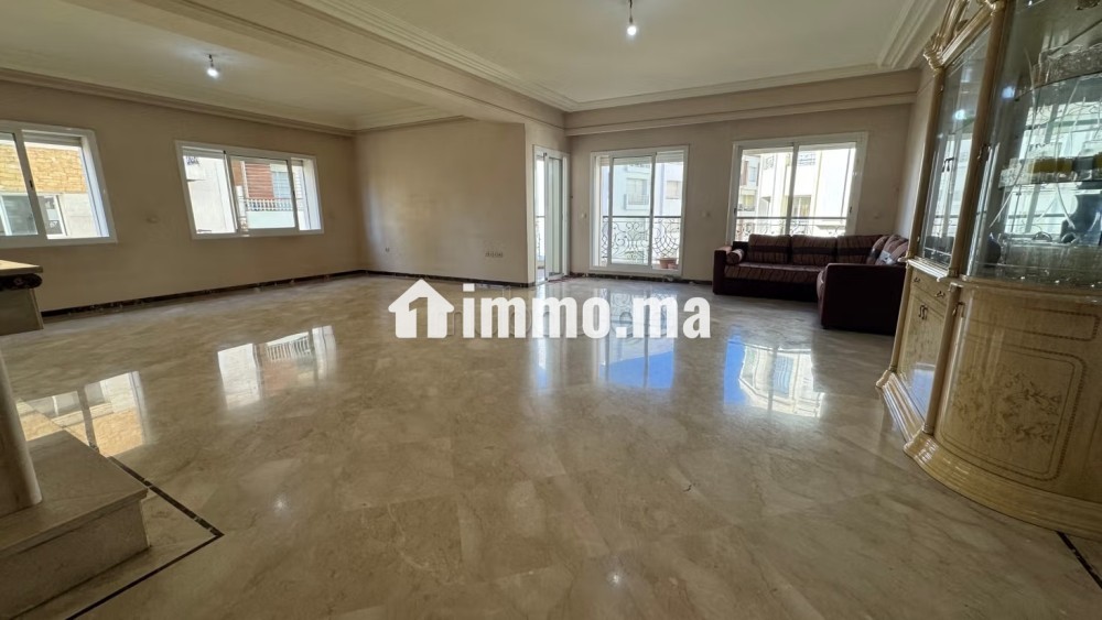 Vente d'un bel appartement à Palmier. 4 chambres agréables. Avec ascenseur et terrasse - Vente Immobilier - Casablanca - photo 4