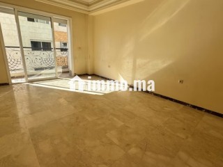 Vente d'un bel appartement à Palmier. 4 chambres agréables. Avec ascenseur et terrasse - Appartement à vendre - Casablanca