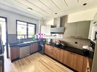 À Dar Bouaaza, Superbe appartement à vendre. Surface de 203 m², 3 Chambres. Belle terrasse, piscine et jardin - Appartement à vendre - Dar Bouazza