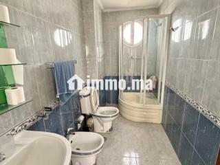 Grand appartement familial avec terrasse et garage au cœur de Tétouan - Appartement à vendre - Tetouan