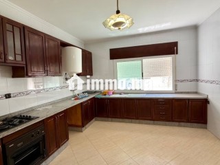 Grand appartement familial avec terrasse et garage au cœur de Tétouan - Appartement à vendre - Tetouan