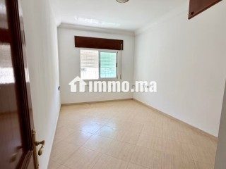Grand appartement familial avec terrasse et garage au cœur de Tétouan - Appartement à vendre - Tetouan