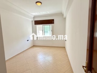 Grand appartement familial avec terrasse et garage au cœur de Tétouan - Appartement à vendre - Tetouan