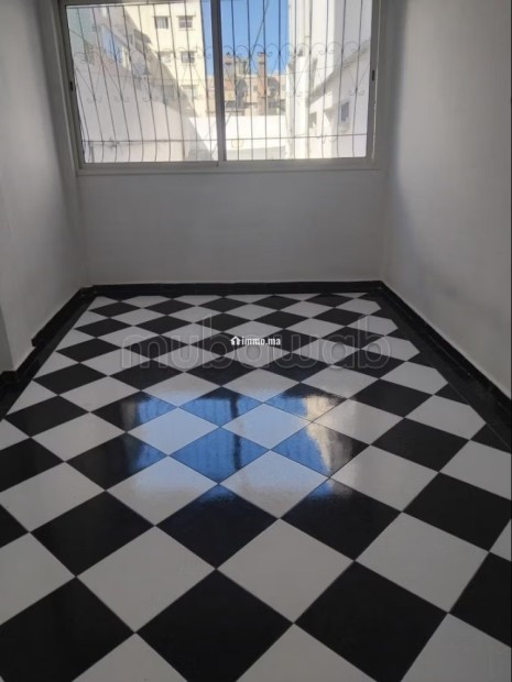 Appartement en location à Roches Noires. 1 Pièce. Porte blindée et résidence sécurisée - Location Immobilier - Casablanca - photo 1
