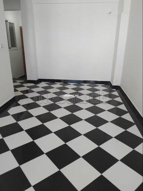 Appartement en location à Roches Noires. 1 Pièce. Porte blindée et résidence sécurisée - Location Immobilier - Casablanca - photo 2
