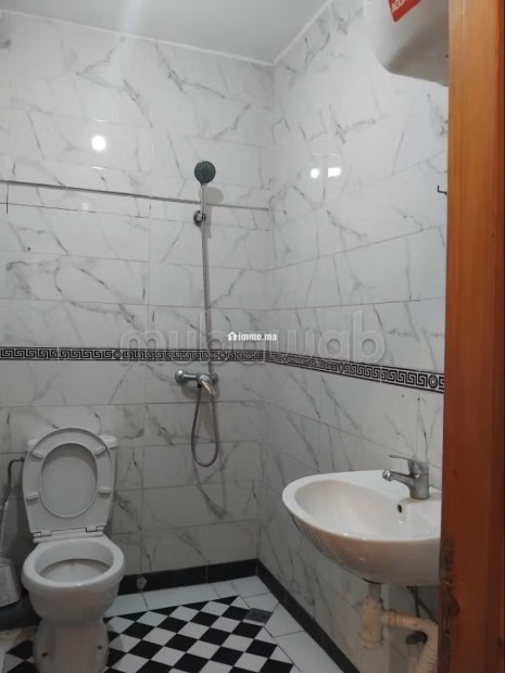 Appartement en location à Roches Noires. 1 Pièce. Porte blindée et résidence sécurisée - Location Immobilier - Casablanca - photo 4