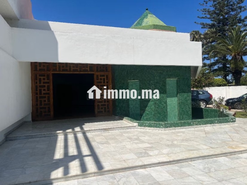 Maison de luxe à louer à Souissi. Superficie 2500 m². Belle terrasse et jardin - Location Immobilier - Rabat - photo 1