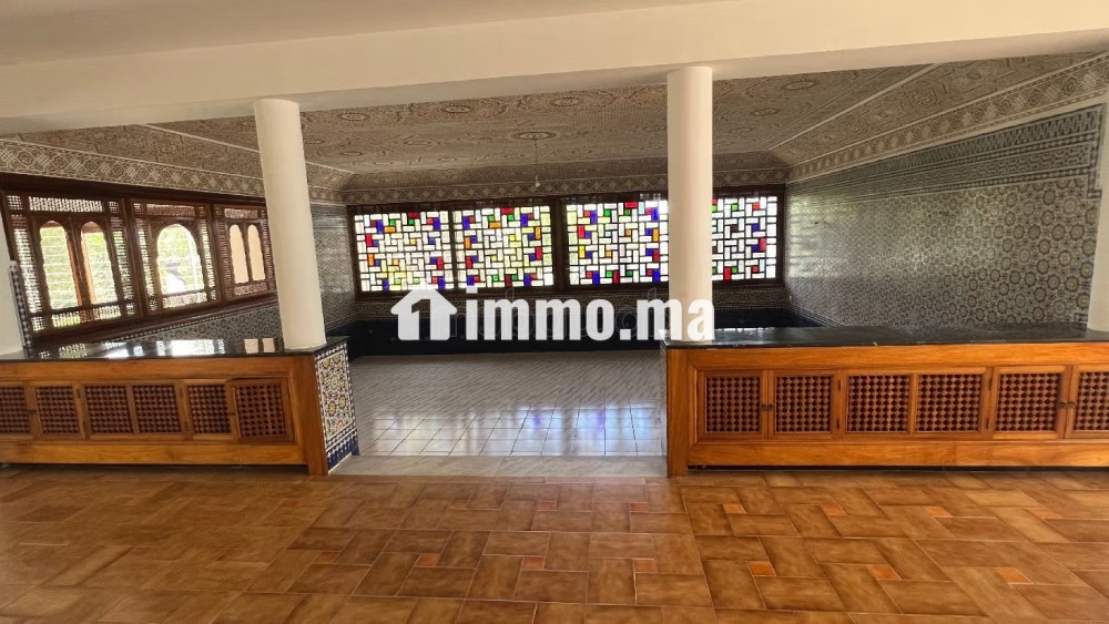 Maison de luxe à louer à Souissi. Superficie 2500 m². Belle terrasse et jardin - Location Immobilier - Rabat - photo 2