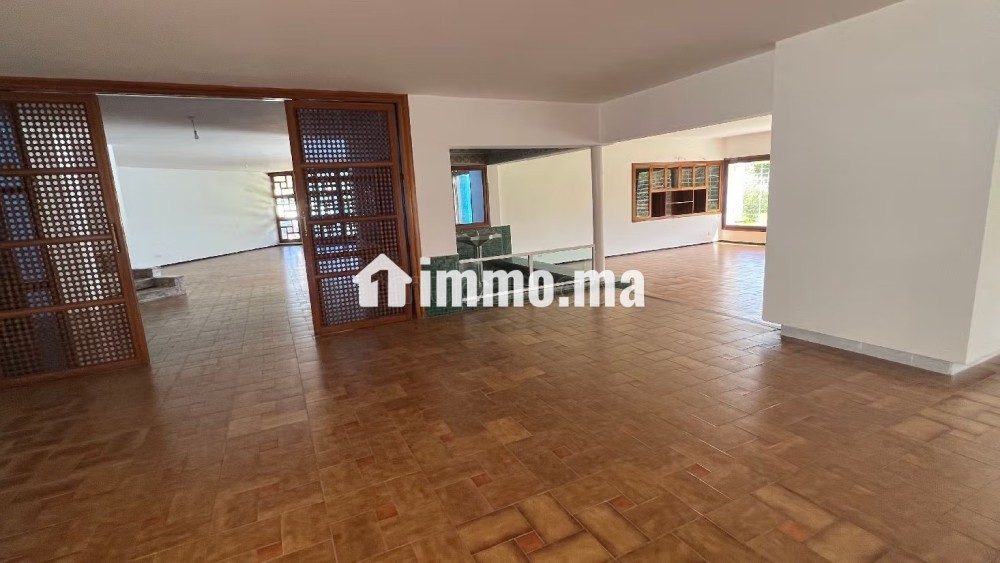 Maison de luxe à louer à Souissi. Superficie 2500 m². Belle terrasse et jardin - Location Immobilier - Rabat - photo 3