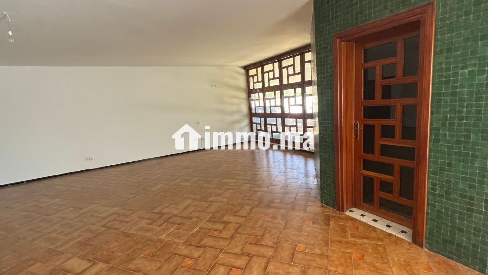 Maison de luxe à louer à Souissi. Superficie 2500 m². Belle terrasse et jardin - Location Immobilier - Rabat - photo 7