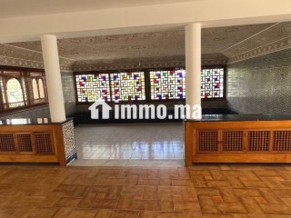 Maison de luxe à louer à Souissi. Superficie 2500 m². Belle terrasse et jardin - Maison à louer - Rabat