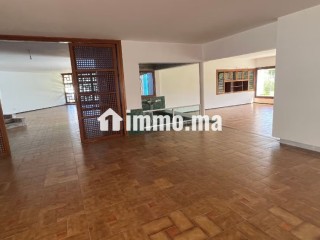 Maison de luxe à louer à Souissi. Superficie 2500 m². Belle terrasse et jardin - Maison à louer - Rabat
