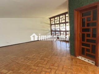 Maison de luxe à louer à Souissi. Superficie 2500 m². Belle terrasse et jardin - Maison à louer - Rabat