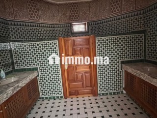 Maison de luxe à louer à Souissi. Superficie 2500 m². Belle terrasse et jardin - Maison à louer - Rabat