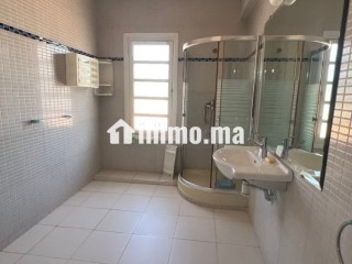 Maison de luxe à louer à Souissi. Superficie 2500 m². Belle terrasse et jardin - Maison à louer - Rabat