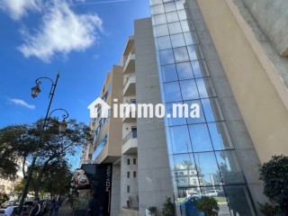 Loue Immeuble usage de bureaux à Agdal. Surface totale 900 m². Double vitrage et chauffage central - Bureau à louer - Rabat