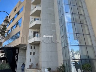 Loue Immeuble usage de bureaux à Agdal. Surface totale 900 m². Double vitrage et chauffage central - Bureau à louer - Rabat