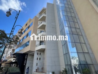 Loue Immeuble usage de bureaux à Agdal. Surface totale 900 m². Double vitrage et chauffage central - Bureau à louer - Rabat