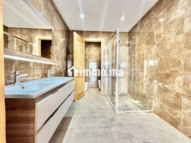 ain-diab-tres-jolie-villa-vide-a-la-location-big-12