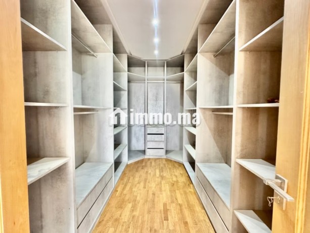 ain-diab-tres-jolie-villa-vide-a-la-location-big-6