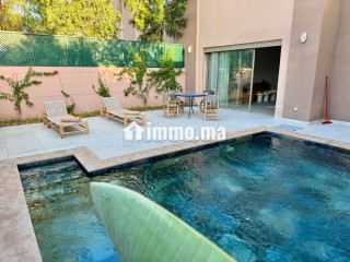 Villa de standing à louer pour vos vacances à Route de Tahanaout.
Surface totale 700 m².
Antenne parabolique et sécurité - Villa à vendre - Marrakech