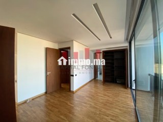 Maison de luxe à louer à Ain Diab.
Superficie 350 m².
Piscine et air conditionné - Maison à louer - Casablanca