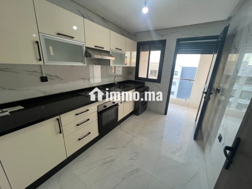 Appartement en location à Harhoura. 2 chambres agréables. Porte blindée et résidence sécurisée - Location Immobilier - Harhoura - photo 2