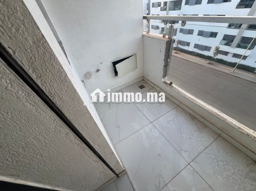 Appartement en location à Harhoura. 2 chambres agréables. Porte blindée et résidence sécurisée - Location Immobilier - Harhoura - photo 4