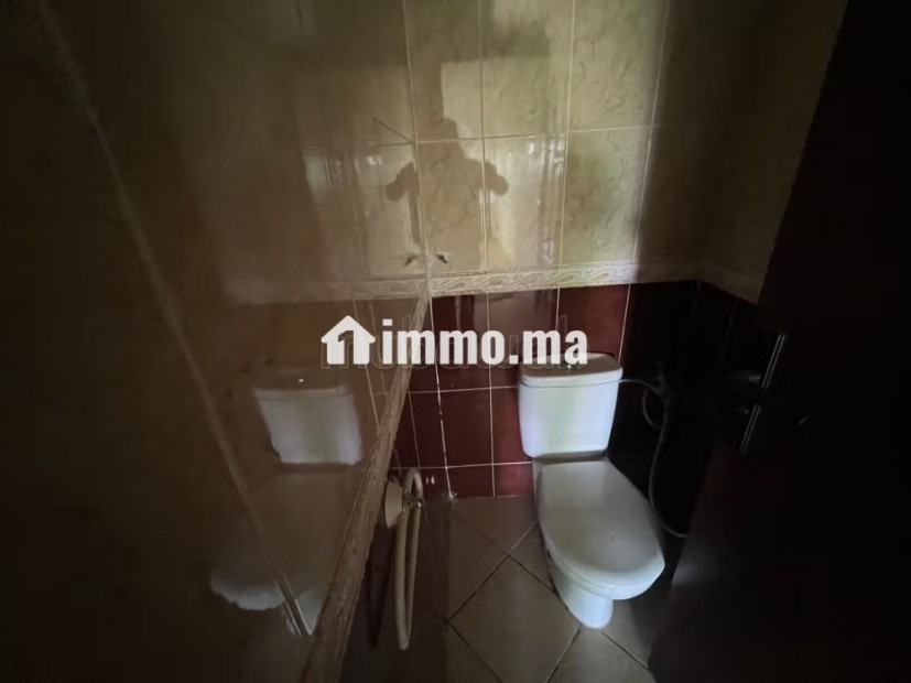 Location d'un appartement à Harhoura. 3 grandes pièces. Salon typique marocain, résidence sécurisée - Location Immobilier - Harhoura - photo 4