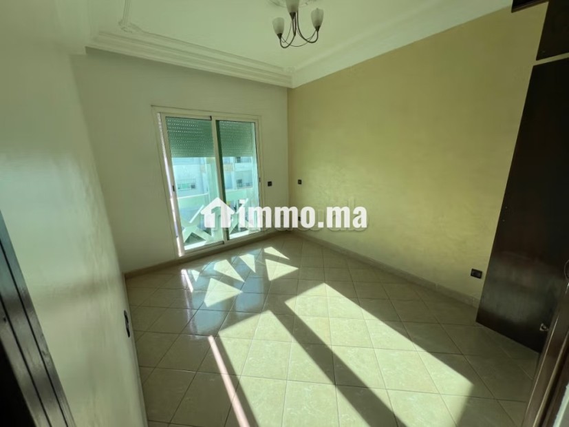 Location d'un appartement à Harhoura. 3 grandes pièces. Salon typique marocain, résidence sécurisée - Location Immobilier - Harhoura - photo 6