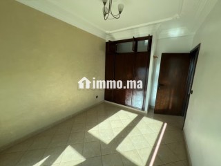 Location d'un appartement à Harhoura. 3 grandes pièces. Salon typique marocain, résidence sécurisée - Appartement à louer - Harhoura