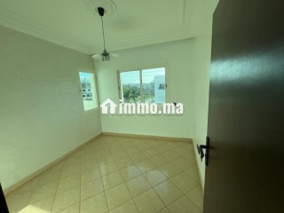 Location d'un appartement à Harhoura. 3 grandes pièces. Salon typique marocain, résidence sécurisée - Appartement à louer - Harhoura