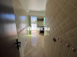 Location d'un appartement à Harhoura. 3 grandes pièces. Salon typique marocain, résidence sécurisée - Appartement à louer - Harhoura