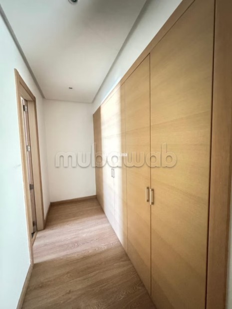 Bel appartement en location à Riyad. 5 grandes pièces. Ascenseur et terrasse - Location Immobilier - Rabat - photo 3