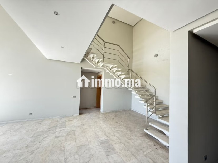 Bel appartement en location à Riyad. 5 grandes pièces. Ascenseur et terrasse - Location Immobilier - Rabat - photo 4