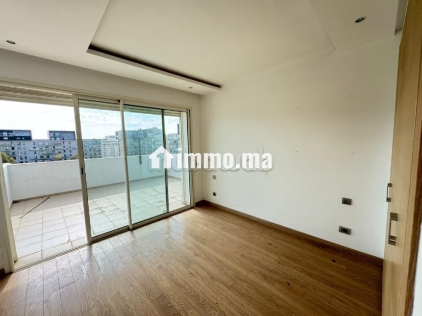 Bel appartement en location à Riyad. 5 grandes pièces. Ascenseur et terrasse - Location Immobilier - Rabat - photo 6