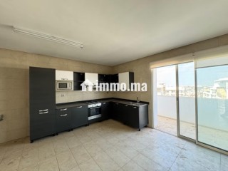 Bel appartement en location à Riyad. 5 grandes pièces. Ascenseur et terrasse - Appartement à louer - Rabat