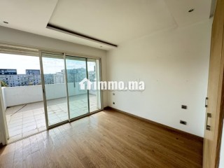 Bel appartement en location à Riyad. 5 grandes pièces. Ascenseur et terrasse - Appartement à louer - Rabat