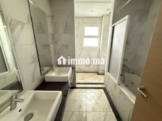 Bel appartement en location à Riyad. 5 grandes pièces. Ascenseur et terrasse - Appartement à louer - Rabat