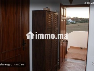 Location d'un appartement à M'Diq. Superficie 60 m². Places de stationnement et terrasse - Appartement à vendre - Cap Negro